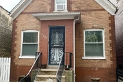 House at 5223 North Hoyne Avenue, 