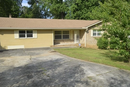 1041 Driskell Ct, Austell, GA