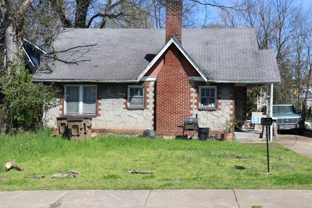 House at 1006 West Eastland Avenue, 