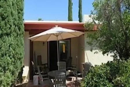 Townhouse for Sale at 47 W Calle Del Lago, Green Valley,  AZ 85614