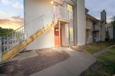 Townhouse at 623 Crows Nest Court, 