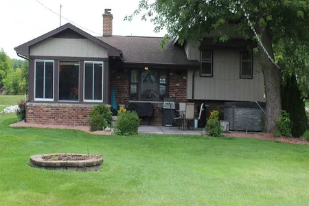 House at 3841 North Lake Road 24 East, 