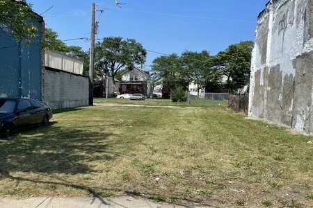 Multifamily at 637 North Avers Avenue, 