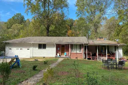 House at 620 Courthouse Gap Road, 