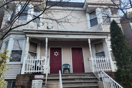 House at 223 Laurel Avenue, 