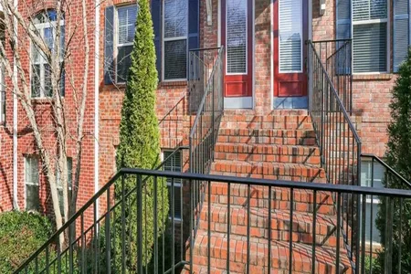 Townhouse at 1467 Edgebrook Court, 
