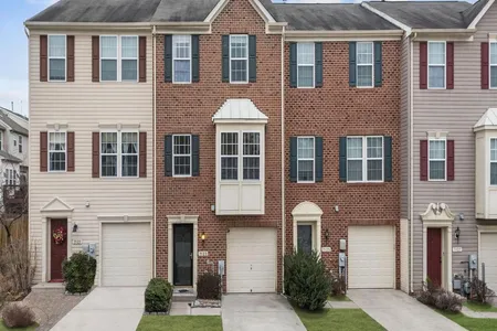 Townhouse at 588 Fox River Hills Way, 
