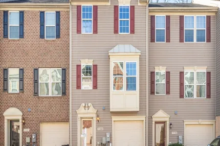 Townhouse at 588 Fox River Hills Way, 