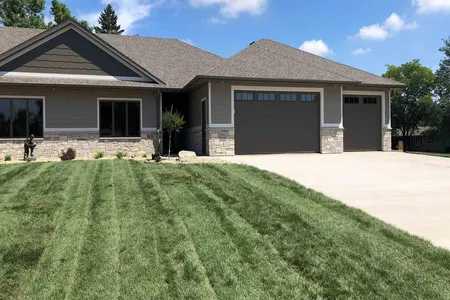 Unit for sale at 5300 W Cardinal Cove Pl, Sioux Falls, SD 57106