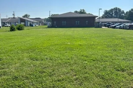 Unit for sale at 3019 South Ft Avenue, Springfield, MO 65807