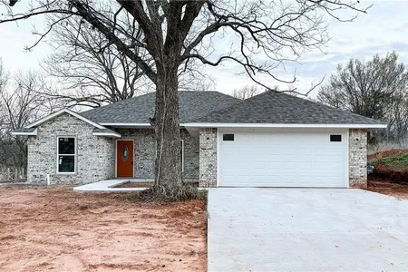 House for Sale at 901 E 8th Street, Chandler,  OK 74834