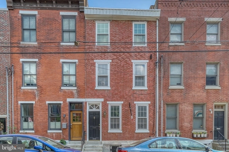 Townhouse at 735 Montrose Street, 