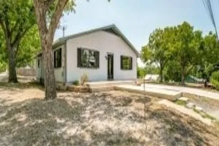 House for Sale at 187 S Central Avenue, New Braunfels,  TX 78130