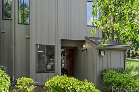 Townhouse at 214 Riverview Terrace, 