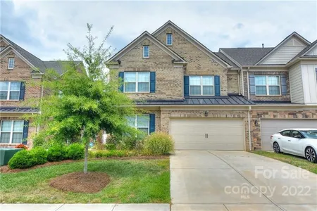 Townhouse at 1637 Heather Chase Drive, 