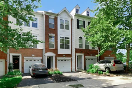 Townhouse at 43142 Gatwick Square, 