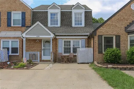 Townhouse at 320 Middle Oaks Drive, 