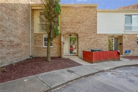 Townhouse at 1109 Commonwealth Place, 