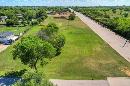Unit for sale at 707 East Rock Creek Road, Norman, OK 73071