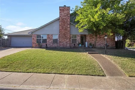 House for Sale at 106 Idle Creek Lane, Desoto,  TX 75115