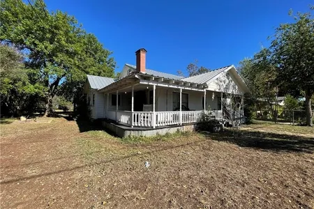 House for Sale at 1006 S Jefferson Street, Mcgregor,  TX 76657