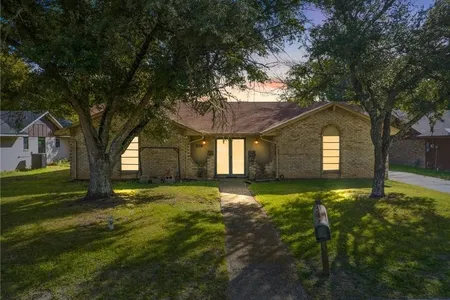 Townhouse for Sale at 218 Lawndale Drive, Marlin,  TX 76661