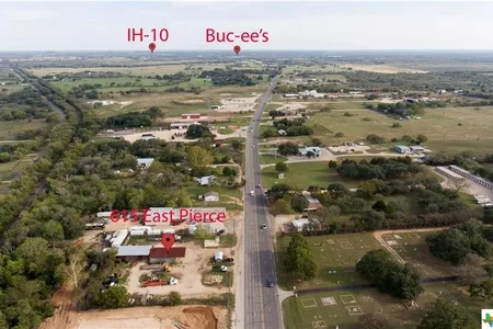 Commercial for Sale at 1615 E Pierce Street, Luling,  TX 78648