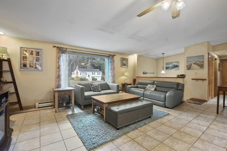 17 Pine Cone Dr, Seabrook, NH
