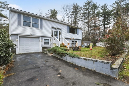 17 Pine Cone Dr, Seabrook, NH