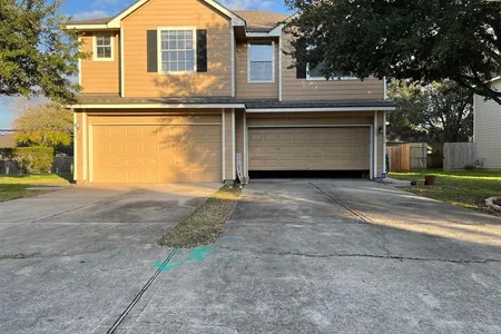 Townhouse for Sale at 446 Folk Crest Lane, Dickinson,  TX 77539