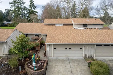 Townhouse for Sale at 15665 Sw Oakhill Ln, Tigard,  OR 97224