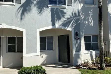 Townhouse for Sale at 1606 Se 30th St #1606, Homestead,  FL 33035