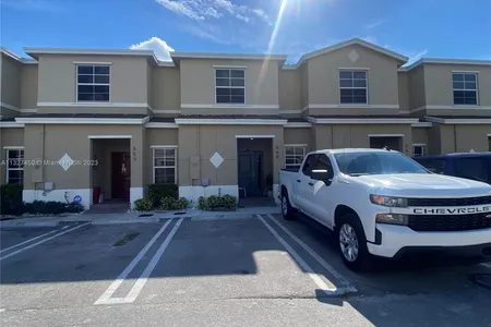 Townhouse for Sale at 549 Ne 5th St #549, Florida City,  FL 33034