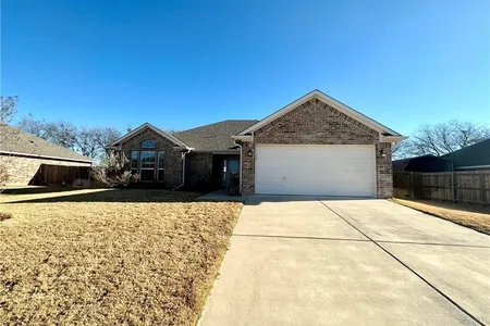House for Sale at 316 Topaz Circle, Hewitt,  TX 76643