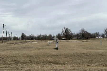 Land for Sale at 301 S County Line Rd, Geary,  OK 73040