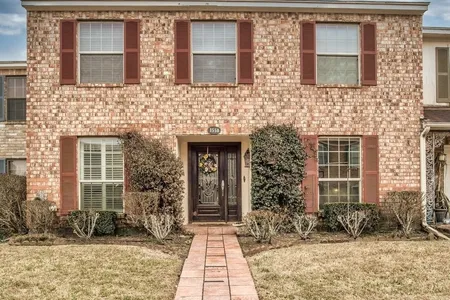 Townhouse for Sale at 1558 Marshall Woods, Beaumont,  TX 77706