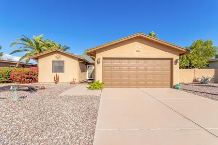 House for Sale at 10514 E Silvertree Drive, Sun Lakes,  AZ 85248