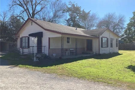 House for Sale at 311 Comal Street, Luling,  TX 78648