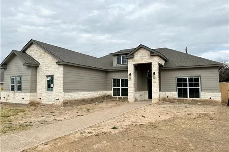 House for Sale at 825 Day Star Drive, Hewitt,  TX 76643
