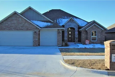 House for Sale at 2824 Summit Crossing Parkway, Norman,  OK 73071