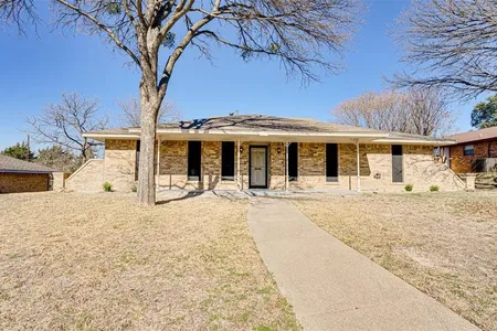 House for Sale at 221 Abbey Lane, Desoto,  TX 75115