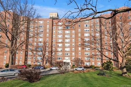 Unit for sale at 80 Knolls Crescent, Bronx, NY 10463