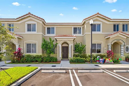 Townhouse for Sale at 1044 Se 23rd Ave #1044, Homestead,  FL 33035