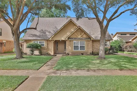 House for Sale at 2914 Arrowhead Drive, Sugar Land,  TX 77479