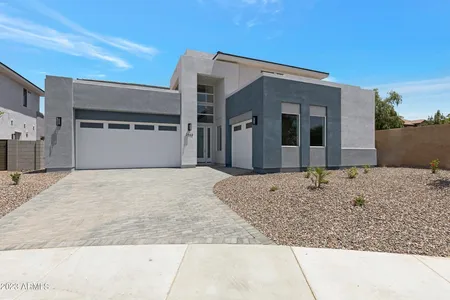 House for Sale at 2943 S Sandstone Court, Gilbert,  AZ 85295