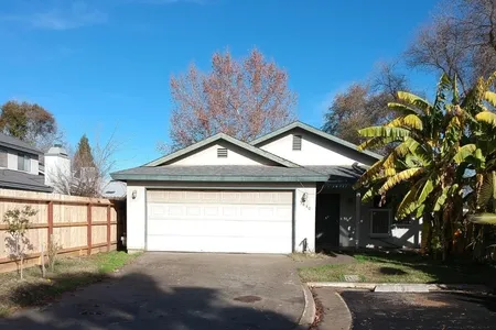 House for Sale at 3640 E Sanders Court, Visalia,  CA 93292-4081