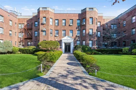 Co-Op for Sale at 2 Herrick Drive #3J, Lawrence,  NY 11559