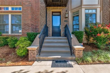 Townhouse for Sale at 115 N Geary Circle, Oklahoma City,  OK 73104