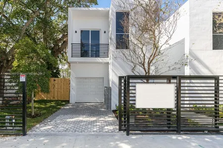 Townhouse for Sale at 3162 Plaza St., Miami,  FL 33133