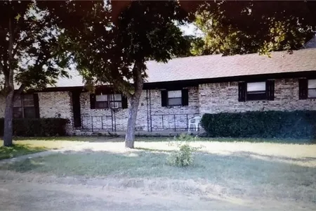 Unit for sale at 108 West 9th Street, McGregor, TX 76657